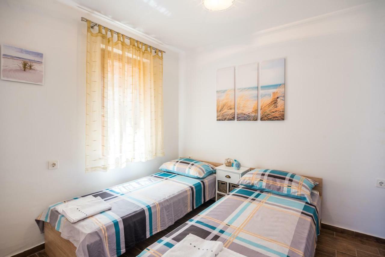 Apartments Dora Vantacici Extérieur photo