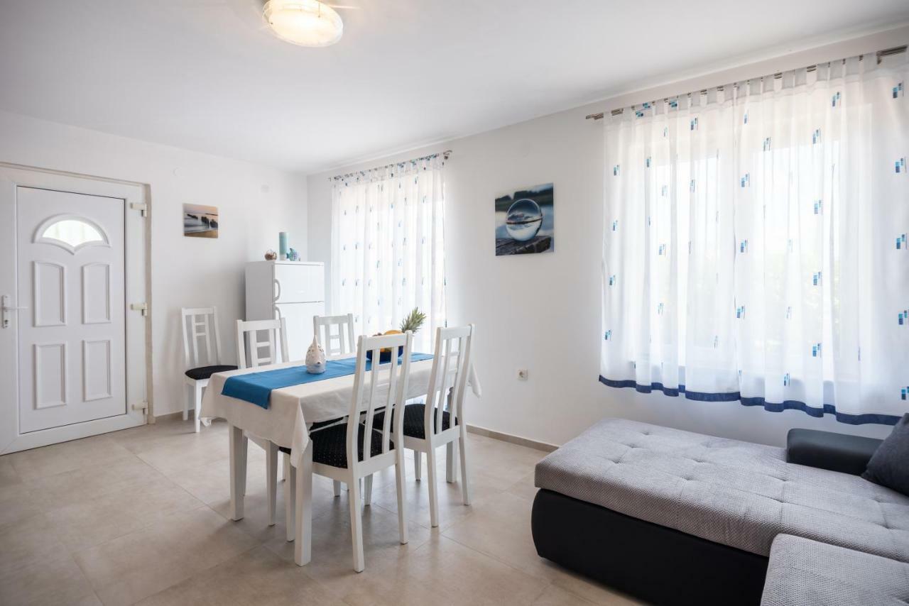 Apartments Dora Vantacici Extérieur photo