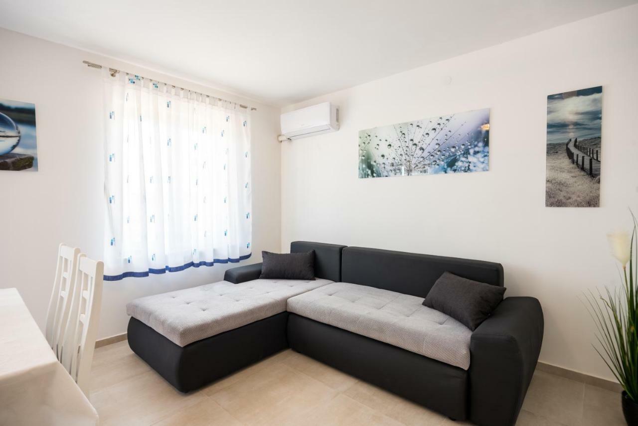 Apartments Dora Vantacici Extérieur photo